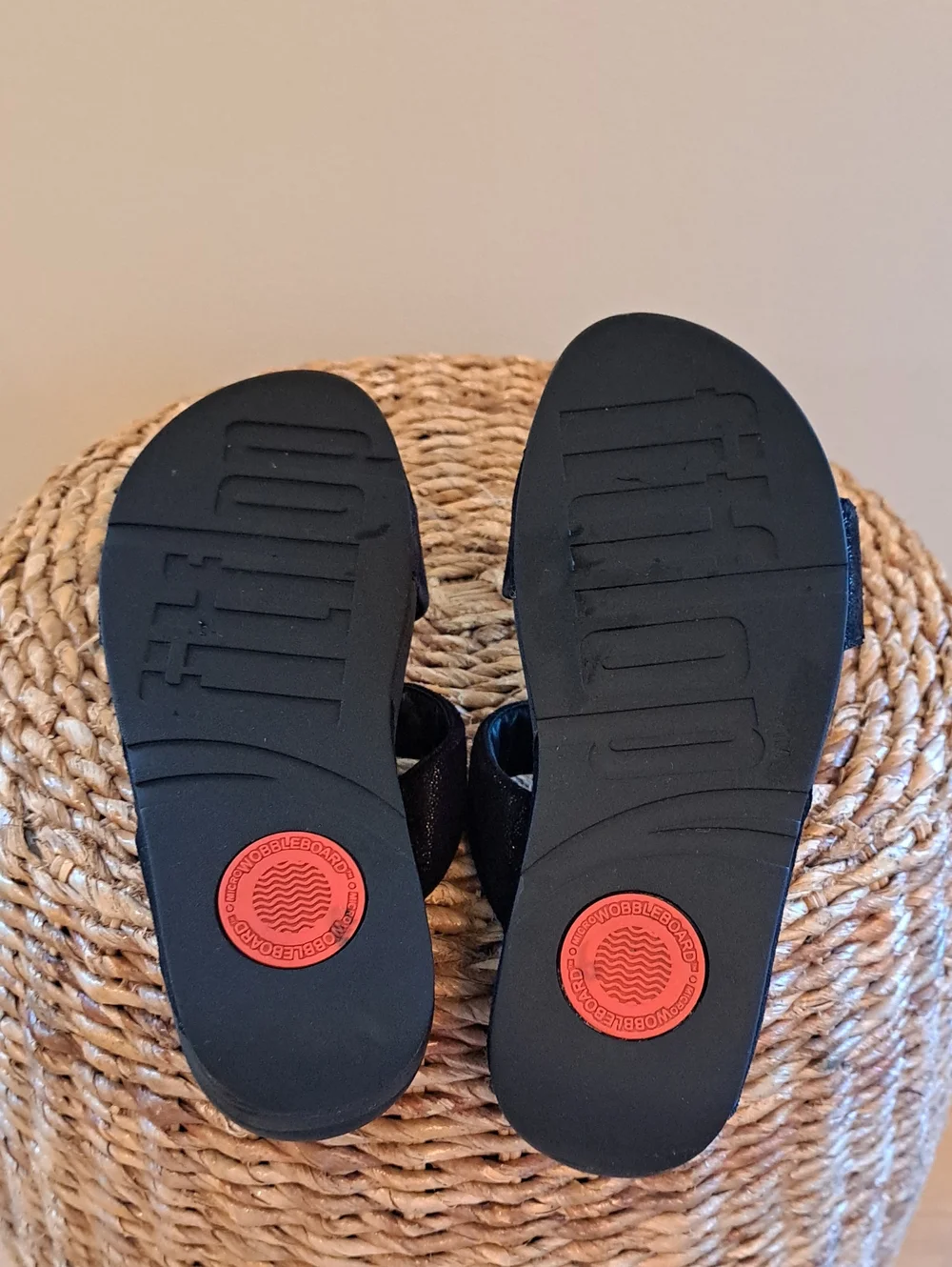 Fitflop Womens Lulu Summer/Athleisure Shimmerlux Suede Slide Sandals 7